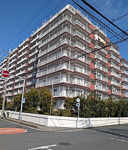外観：南西向きの明るい建物です。