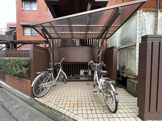 駐輪場完備。