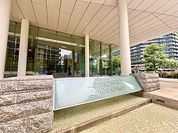 美しい空間を纏う、洗練されたエントランス。