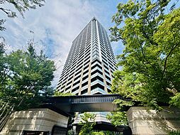 爽やかな青空の下に贅沢なほどに降り注ぐ陽光、豊かな居住性。クオリティが見事に調和した住空間。