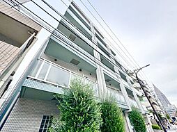 スタイリッシュな仕様が目を引く邸宅。ゆったりと落ち着いた時間をお過ごしいただけます。