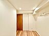 子供部屋：木の温もりがやさしい、フローリングのお部屋です。ゆっくり趣味の時間を楽しめます。