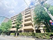 「行ってきます」と「ただいま」が自然に交わされる。家のあちこちから、賑やかなひとコマが溢れ出す。