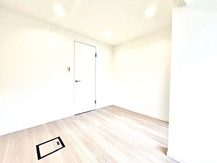 全居室フローリングでお掃除も楽々。ナチュラルな木目調の床から木のぬくもりを感じられます。