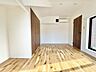 子供部屋：木の温もりがやさしい、フローリングのお部屋です。ゆっくり趣味の時間を楽しめます。