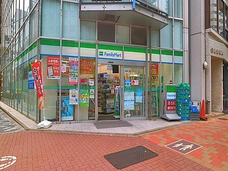 ファミリーマート銀座昭和通り店 140m