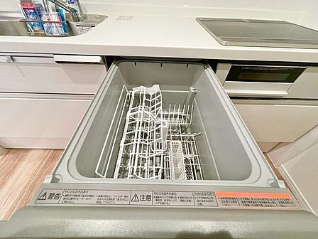 ビルトイン食洗機は、節水や節電機能も充実して家事の手助けをしてくれます。