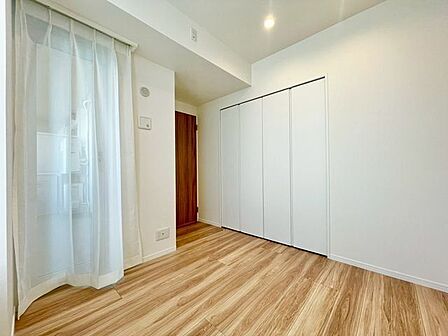 居心地のいい暮らしには欠かせない採光。たっぷりと陽光が注がれる明るい空間。