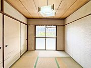 和室は心落ち着く空間。家族団らんや来客時の客間等々、多目的に活用出来る便利なスペースです。