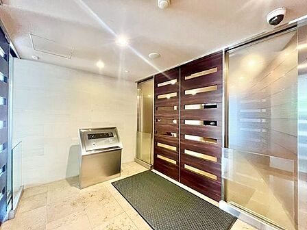 住む方が安らぎと品格の良さを感じることができるようなエントランス空間です。