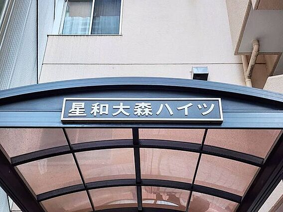 訪れる人はその...