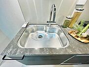 コンパクトながらも使い勝手のよいシンクです。