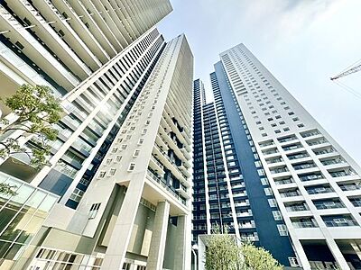 外観：高貴な雰囲気を纏う外観。クオリティを追求した快適な空間が住まう方の心を満たす。