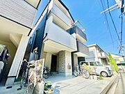 スタイリッシュな仕様が目を引く邸宅。ゆったりと落ち着いた時間をお過ごしいただけます。