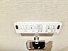 トイレ：トイレのウォシュレットリモコン。充実の機能が備わっています。