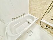 1日の疲れを癒し心も身体もリラックスできるバス空間。美と健康を手に入れるバスタイムへ。
