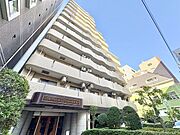 タイル貼りの綺麗な外観。流行に左右されず、将来にわたって価値が継続する上質な佇まい。