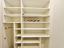 清潔感のある空間を保てるようシューズクローゼットを設けてますので、玄関を綺麗な空間に纏めます。