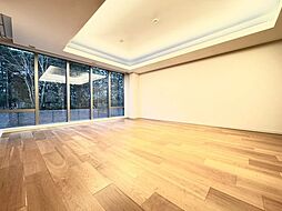 開放感と独立性を謳歌する広々としたLDK。華やいだ気分で心満たされる、そんな空間です。
