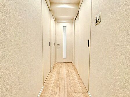 毎日の行き帰りで使う大事な玄関は、清潔感があり、明るく迎えてくれます。