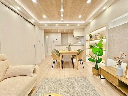 洗練された内装の住空間。伸びやかな空間のなかで、ゆったりとしたひとときを過ごせます。