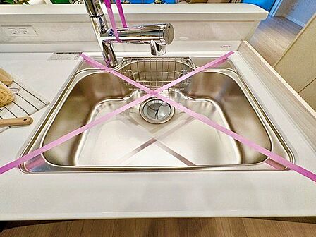 キレイなお水がいつでも、安心して飲める浄水器内蔵型水栓付き。