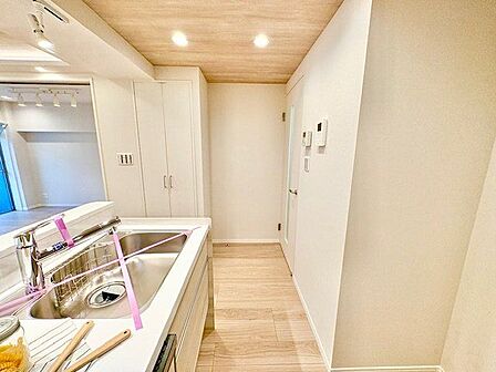 毎日の暮らしに大切な「食」を育む場所。機能性とデザイン性を兼ね備えたキッチン空間に。