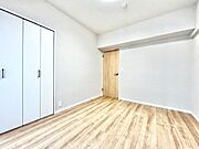 木のぬくもりを感じられる穏やかな空間。静かな環境でリラックスタイムを。