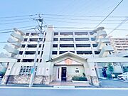 陽射しとともに少しづつ装いを変える街の景観。この街ならではの美しい風景とここから紡がれる家族の物語。