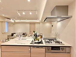 毎日をもっと軽やかに、キッチンワークをもっと効率的に。人に寄り添った美しい道具、使いこなす楽しみも。