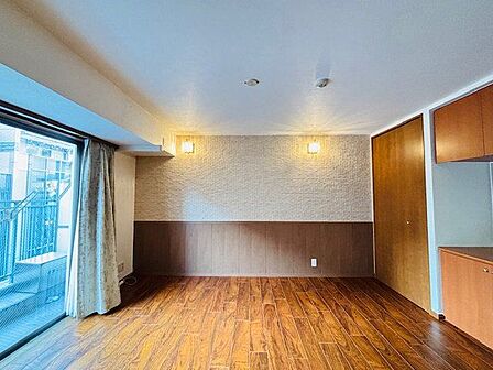 住まう方自身でカスタマイズして頂けるように「シンプル」にデザインされた室内。