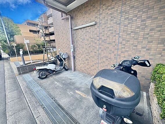 敷地内バイク置...
