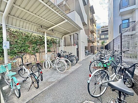 敷地内駐輪場。