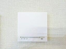 リビングダイニングには心地よい温もりを届ける床暖房を完備。