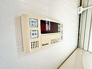 おふろの「おいだき」ができるリモコン。多彩な機能満載のリモコンは、毎日のお湯ライフをより楽しく便利に。