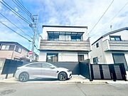 爽やかな青空の下に贅沢なほどに降り注ぐ陽光、豊かな居住性。クオリティが見事に調和した住空間。