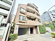 歳月をかけて育んだ豊かな住まいは、ご家族を温かく迎えてくれます。幸せな時間と暮らしが生まれます。