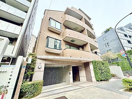 歳月をかけて育んだ豊かな住まいは、ご家族を温かく迎えてくれます。幸せな時間と暮らしが生まれます。