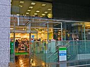 ファミリーマート西新宿八丁目店 290m
