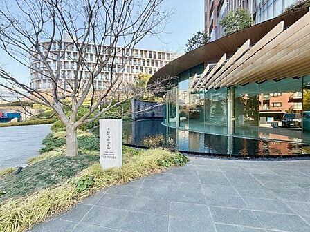 共用施設が充実したホテルライクな空間。大人の品格が漂うエレガントな佇まい。