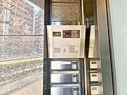 オートロック付で防犯面に配慮した住まいです。