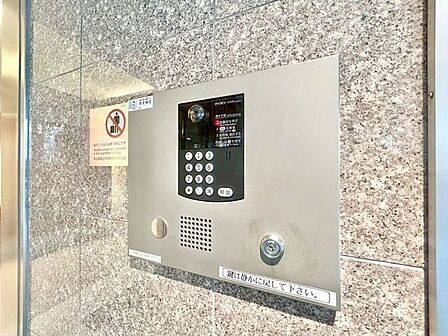 不審者から狙われにくく、侵入を防ぐ効果が期待できるオートロック完備です。