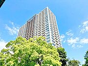 高貴な雰囲気を纏う外観。(空の加工を生成AIで行っています)