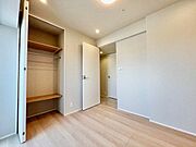 充分な収納スペースを確保。居室内に余計な家具を置く必要がないので、シンプルですっきりとした暮らし。