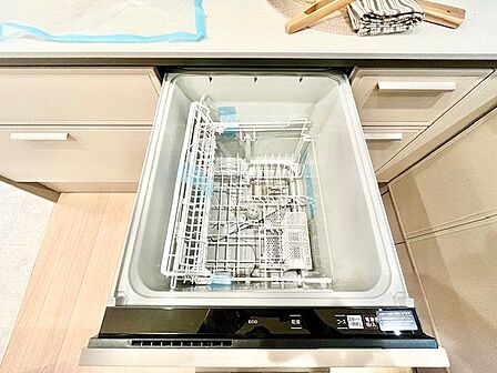ビルトイン食洗機は、節水や節電機能も充実して家事の手助けをしてくれます。