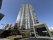 都市の利便性と水辺の開放感を兼ね備えたロケーション。都会の喧噪を忘れさせてくれます。