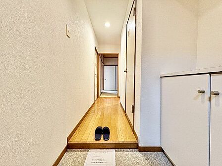 玄関はお家の顔としてすっきりとした素敵な空間に。印象のよい玄関は爽やかな住まいへの入り口です。