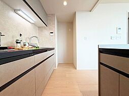 暮らしの中で輝き続けるキッチン。日々の調理をよりスムーズに、快適にサポートしてくれます。