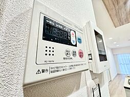 キッチンに給湯パネルを設置しました。洗い物時もお湯を簡単にご使用いただけます。温度調節もラクラク♪