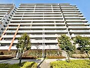美しい植栽が上質な邸宅への期待感を高めながら、住まう方や訪れる方をエスコートします。